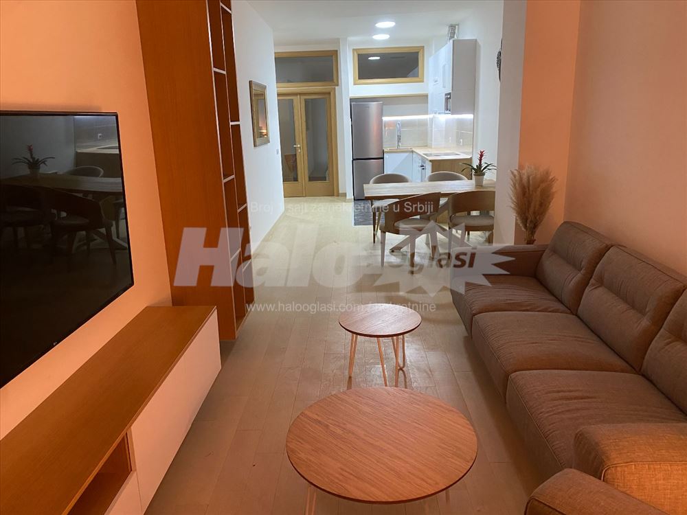 трёхкомнатная с половиной квартира - 85m² - у реки — фото