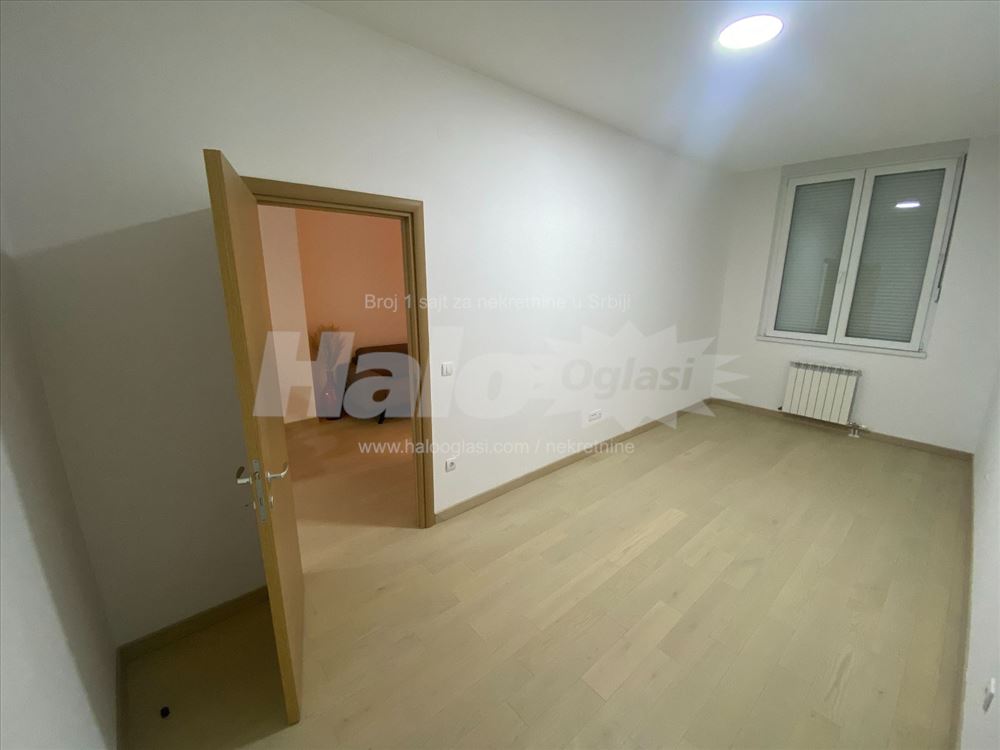 трёхкомнатная с половиной квартира - 85m² - у реки — фото