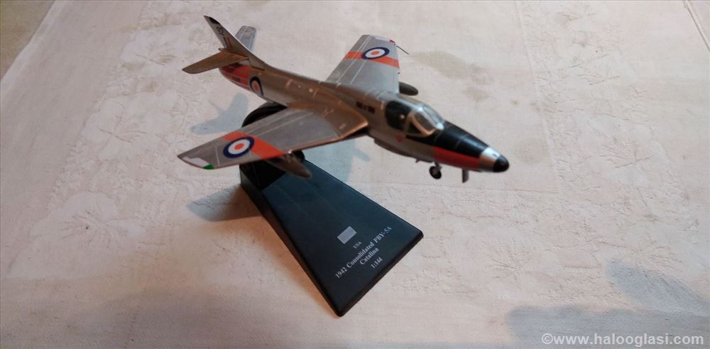 Avion Hawker Hunter T7 1:100,sve je original,sloml | Halo Oglasi