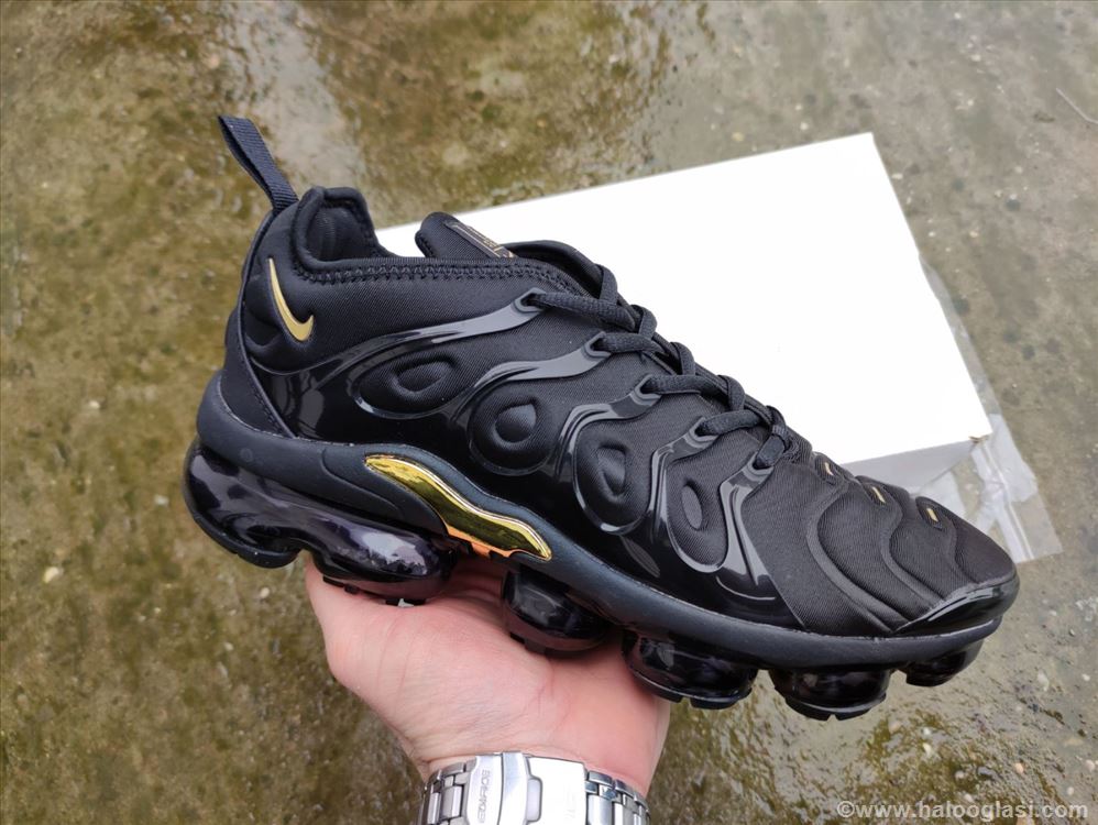 nike air vapormax plus mens black