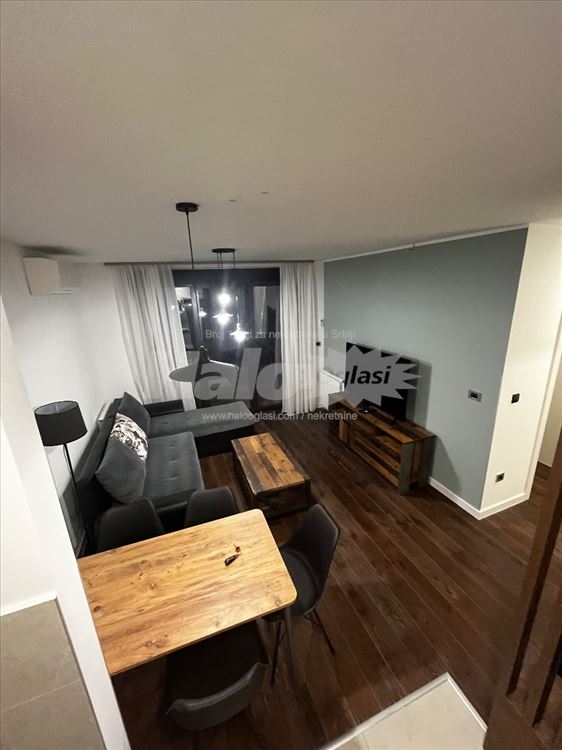 Stan Rent Omladinskih Brigada TheOne Halo Oglasi