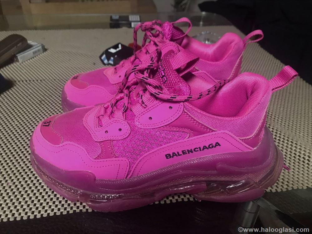 Balenciaga triples patike Halo Oglasi