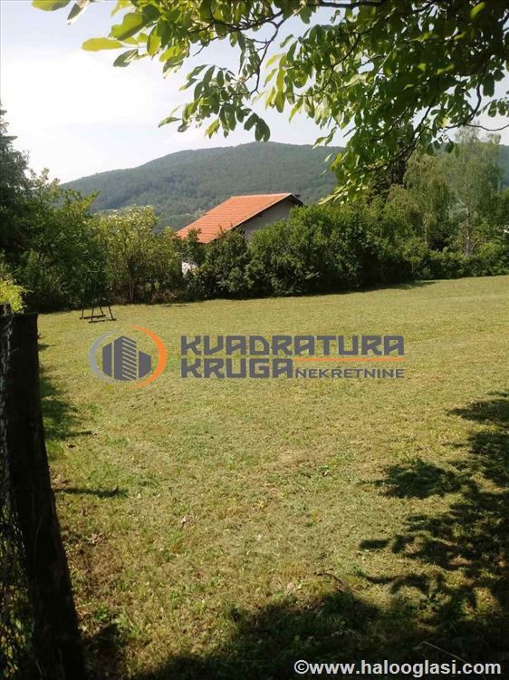 kosmaj-vikendica-na-veoma-tra-enoj-lokaciji-halo-oglasi