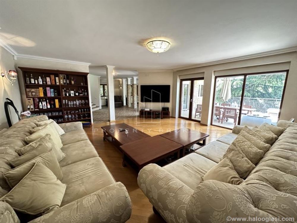 Diplomatska kolonija, prostrana rezidencijalna vil Halo Oglasi