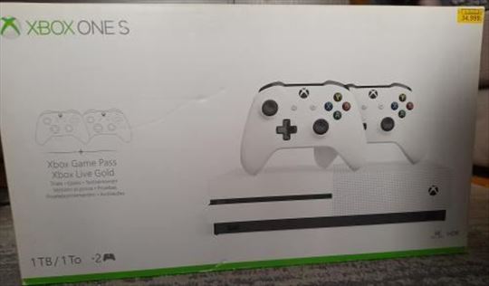 xbox one s 2 controllers