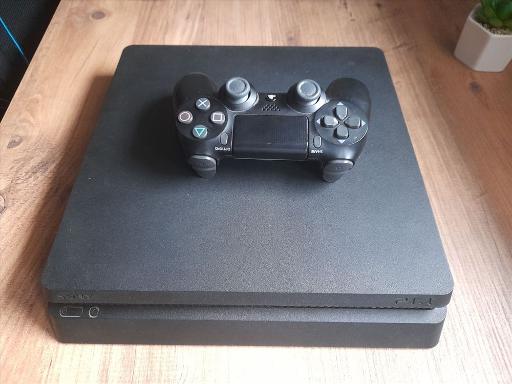 Ps4 Slim 500gb | Halo Oglasi
