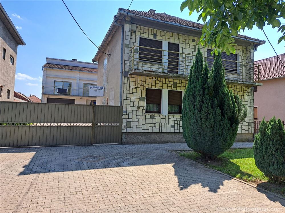 Stari Banovci 3 Kuće + PP, 700m2, 9,6 Ari | Halo Oglasi