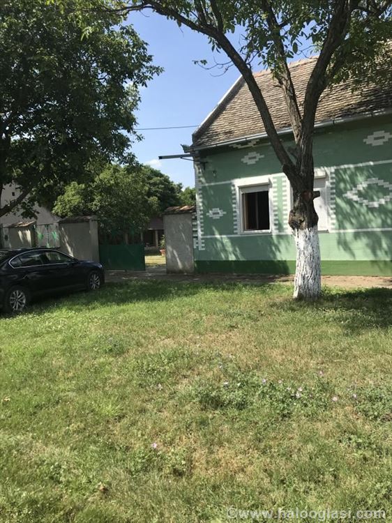 Samoš na prodaju dve kuće | Halo Oglasi