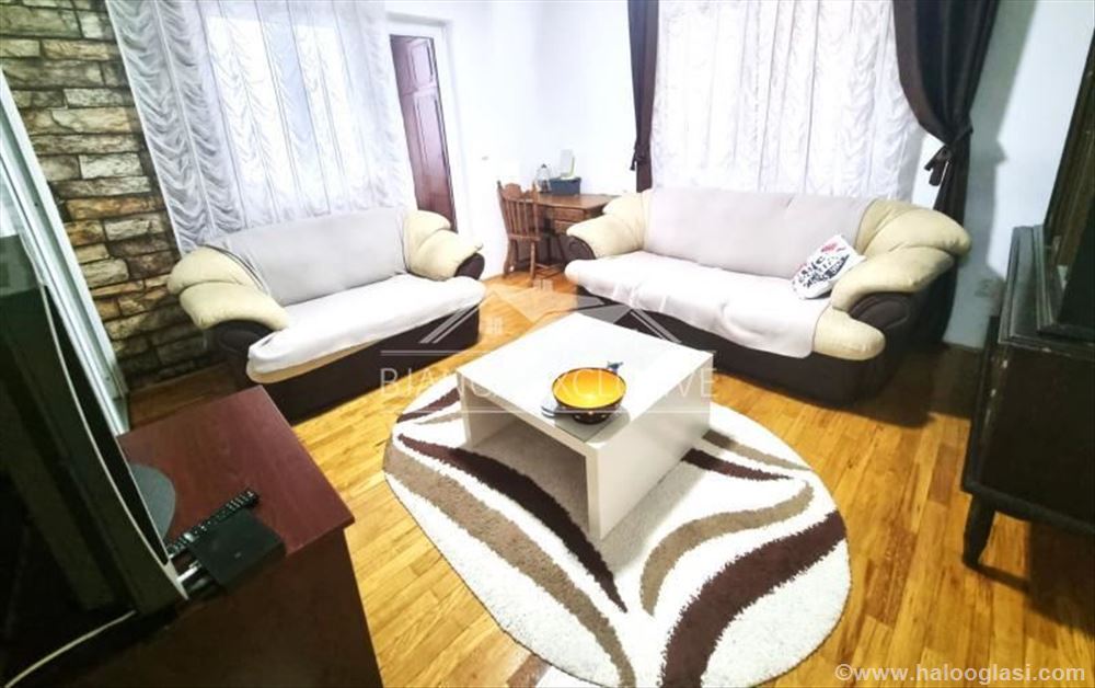 Petlovo brdo ID1027 Halo Oglasi