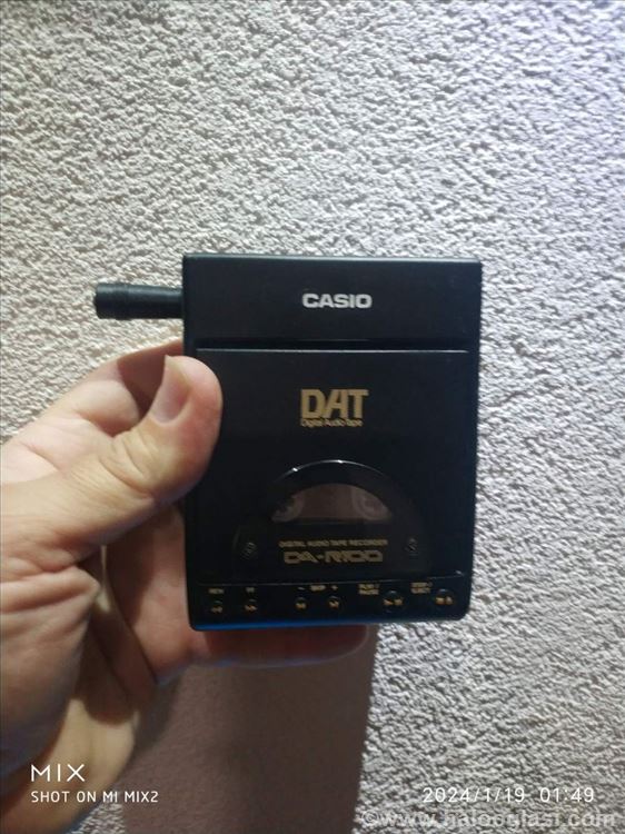 CASIO DAR100 DAT Portable Recorder Player Halo Oglasi