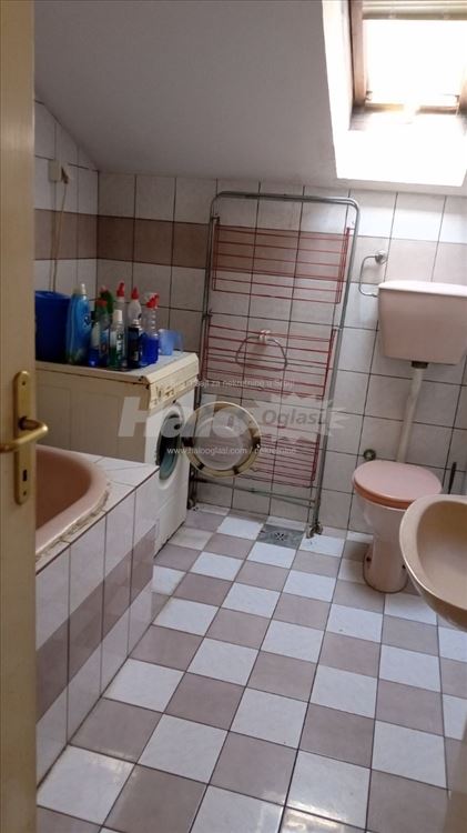 Izdajem sobu u Rakovici — fotografija