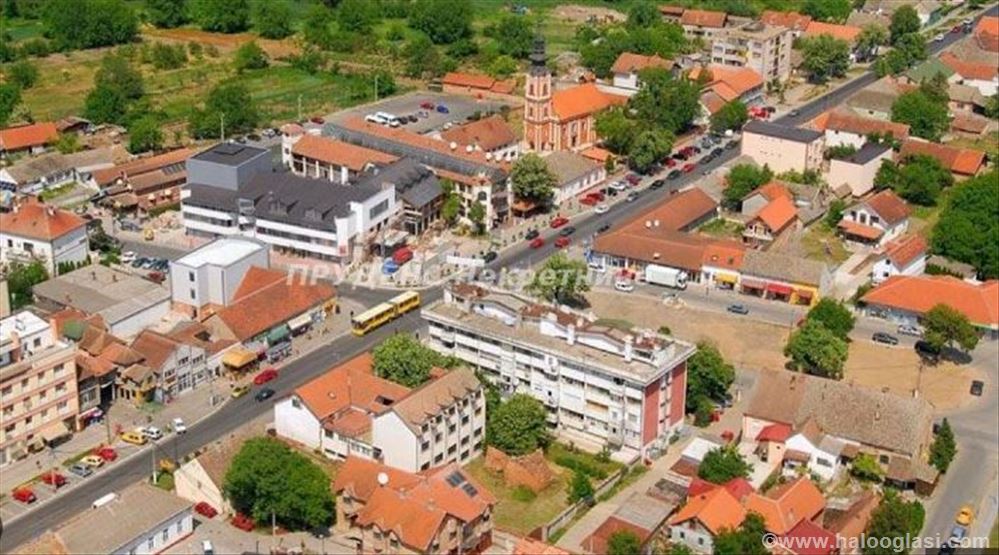 Surčin - centar, stara uknjižena kuća | Halo Oglasi