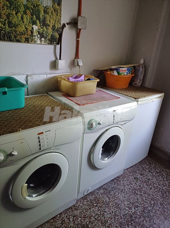 Комната меблированная с отдельным входом/минимальные помещения — фото