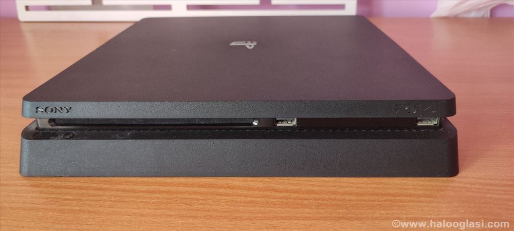 Na prodaju Sony PlayStation 4 | Halo Oglasi