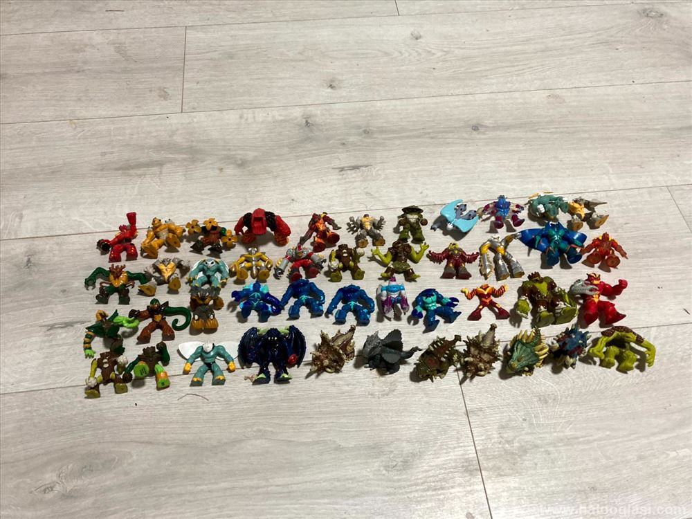 LOT DE 30 Figurines Gormiti Dont 2 Voitures Be EUR 15,00 - FR