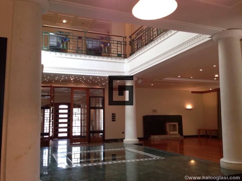 Rezidencijalni deo Dedinja, impozantna kuća! ID14 Halo Oglasi