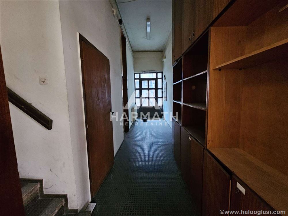 Prodaje se poslovni prostor u centru Subotice — fotografija