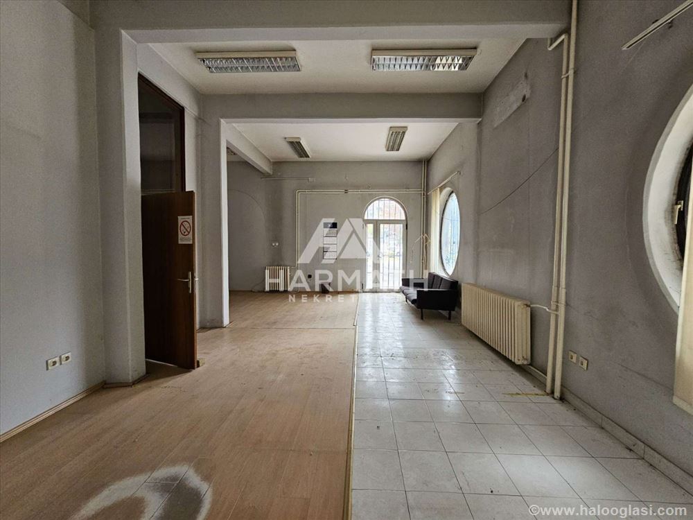 Prodaje se poslovni prostor u centru Subotice — fotografija