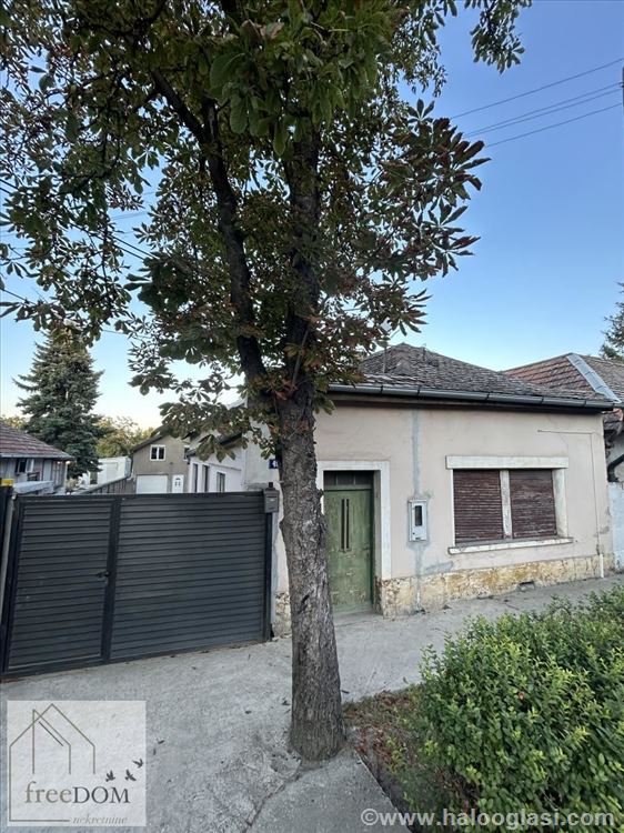 Plot with 3 houses for sale in Petrovaradin, main p — photo