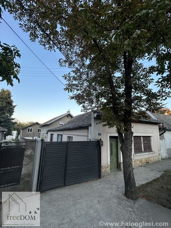 Plot with 3 houses for sale in Petrovaradin, main p — photo