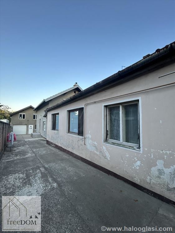 Plot with 3 houses for sale in Petrovaradin, main p — photo