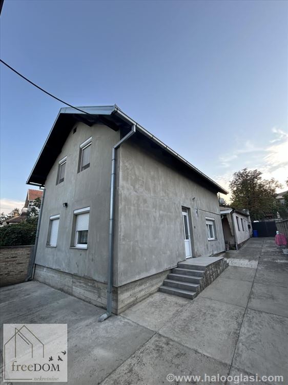 Plot with 3 houses for sale in Petrovaradin, main p — photo