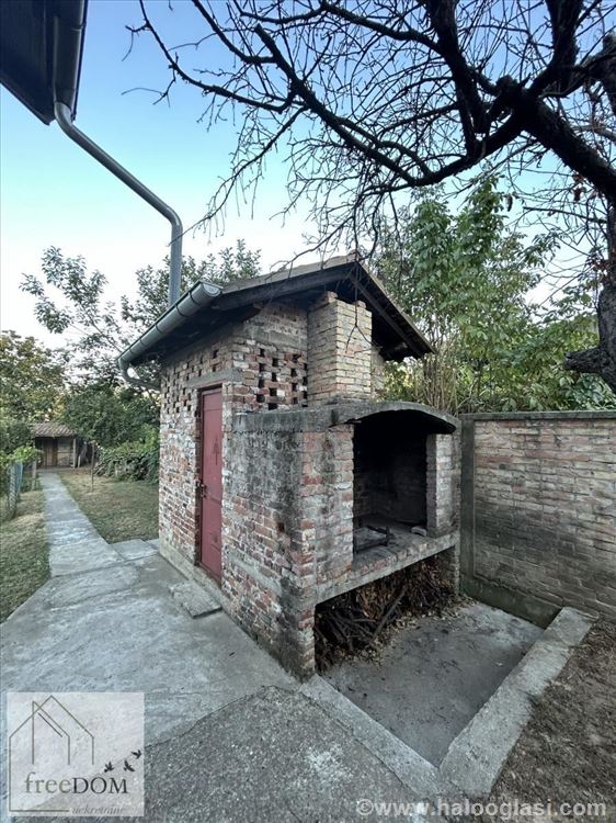 Plot with 3 houses for sale in Petrovaradin, main p — photo