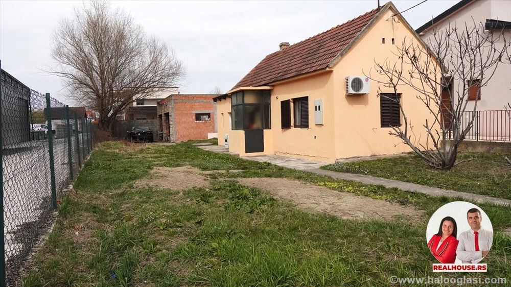 Batajnica-kuca a polozaj i za poslovne delatnosti