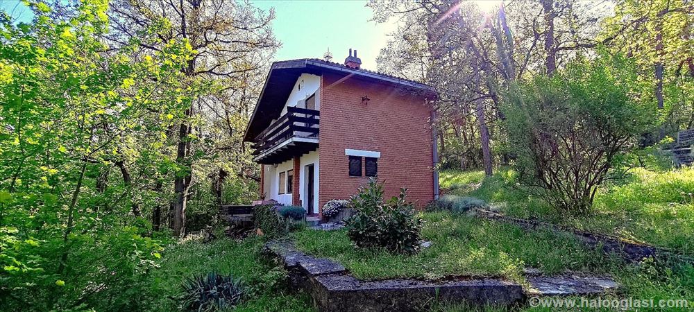 kosmaj-vikendica-na-vrhu-kod-hotela-halo-oglasi