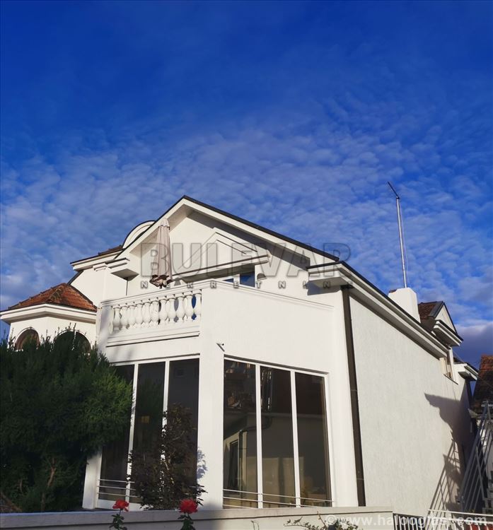 Kuća u centru Ekstra zone, 314 m2 — fotografija