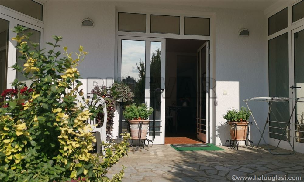 Kuća u centru Ekstra zone, 314 m2 — fotografija