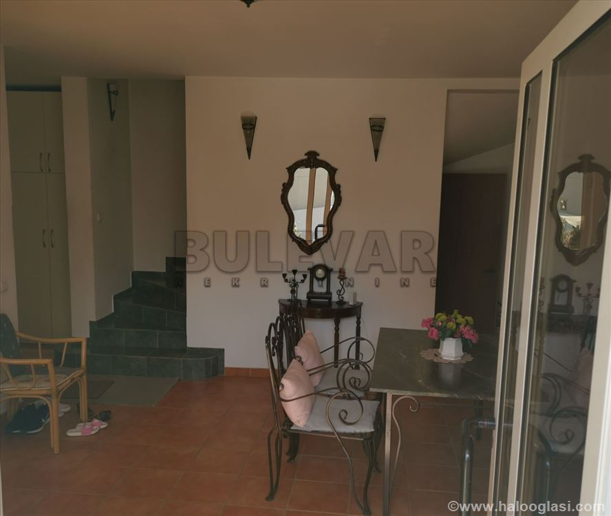Kuća u centru Ekstra zone, 314 m2 — fotografija