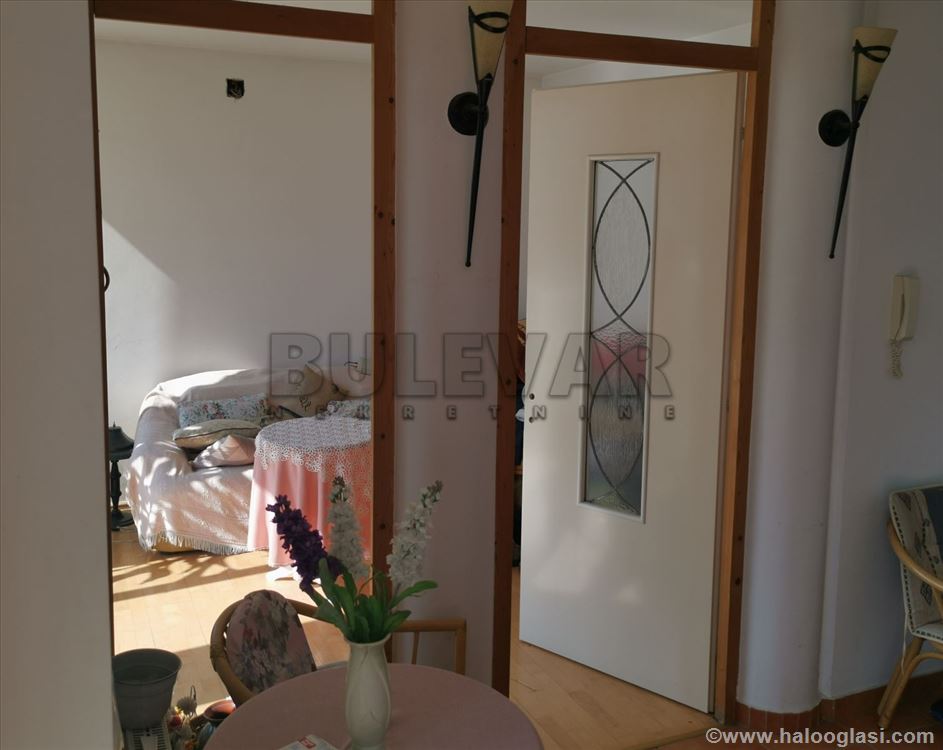 Kuća u centru Ekstra zone, 314 m2 — fotografija
