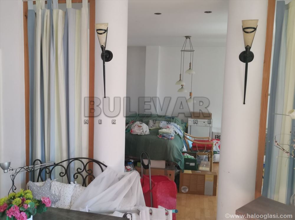 Kuća u centru Ekstra zone, 314 m2 — fotografija
