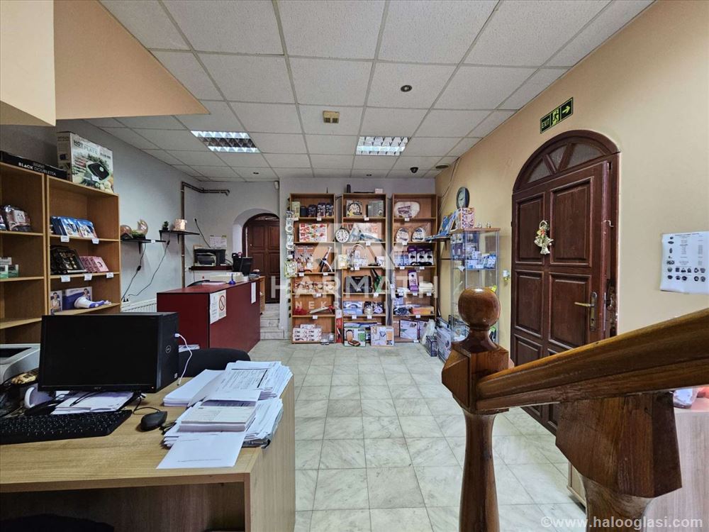 Prodaje se poslovni prostor 57m2 u centru grada — fotografija