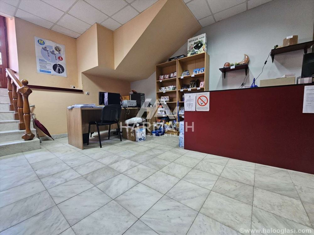 Prodaje se poslovni prostor 57m2 u centru grada — fotografija