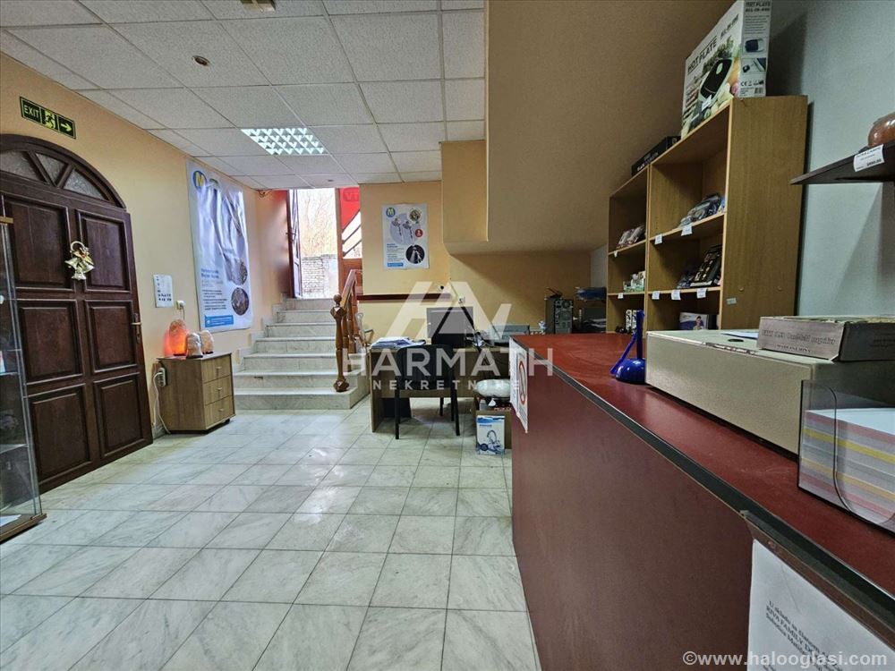 Prodaje se poslovni prostor 57m2 u centru grada — fotografija
