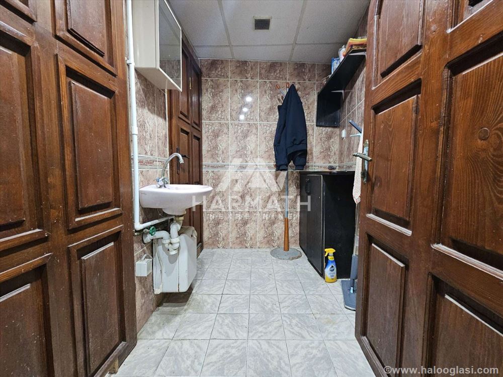 Prodaje se poslovni prostor 57m2 u centru grada — fotografija