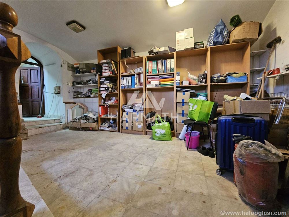 Prodaje se poslovni prostor 57m2 u centru grada — fotografija