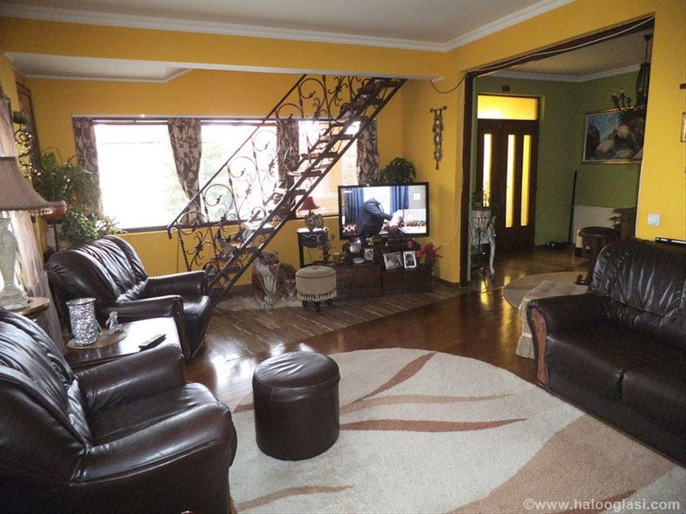 Izuzetno lepa kuća oblasti 250m2 u Bresnici — fotografija