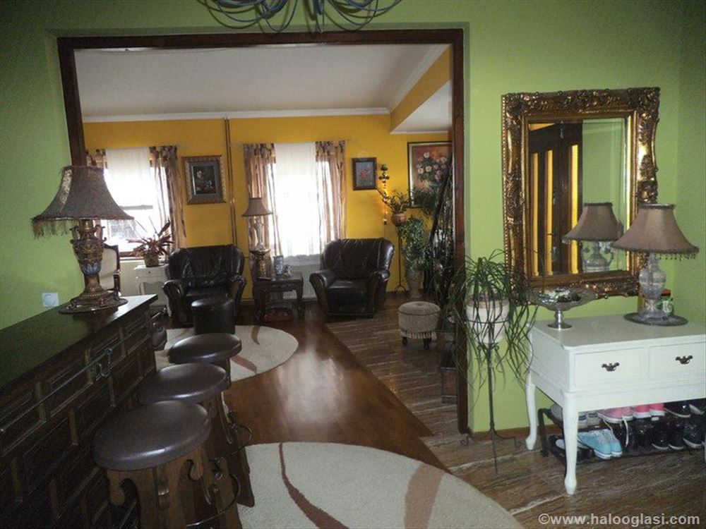 Izuzetno lepa kuća oblasti 250m2 u Bresnici — fotografija