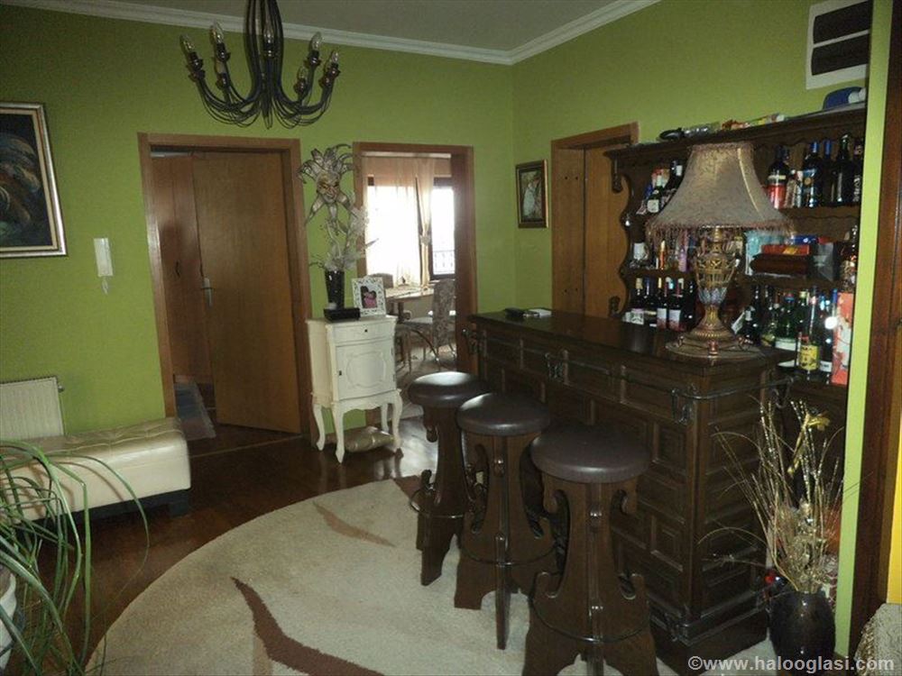 Izuzetno lepa kuća oblasti 250m2 u Bresnici — fotografija