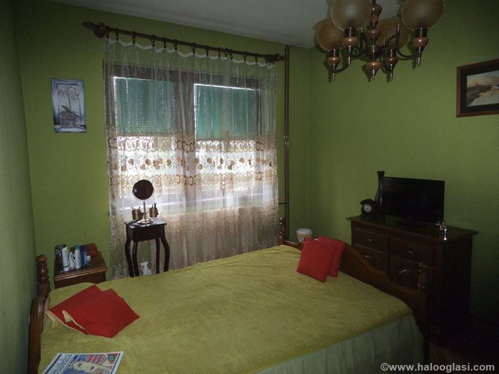 Izuzetno lepa kuća oblasti 250m2 u Bresnici — fotografija