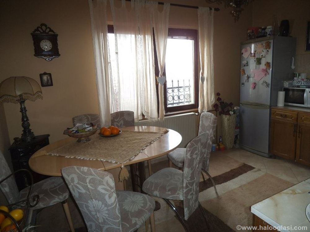 Izuzetno lepa kuća oblasti 250m2 u Bresnici — fotografija