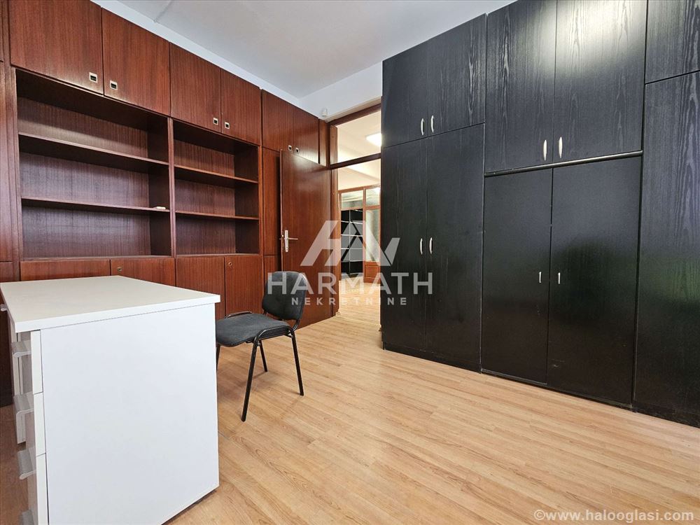 Izdajem poslovni prostor 335m2 u centru grada — fotografija