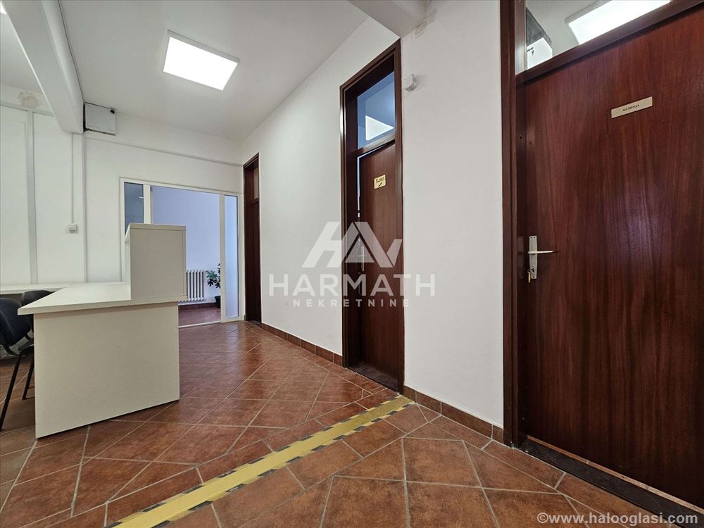 Izdajem poslovni prostor 335m2 u centru grada — fotografija