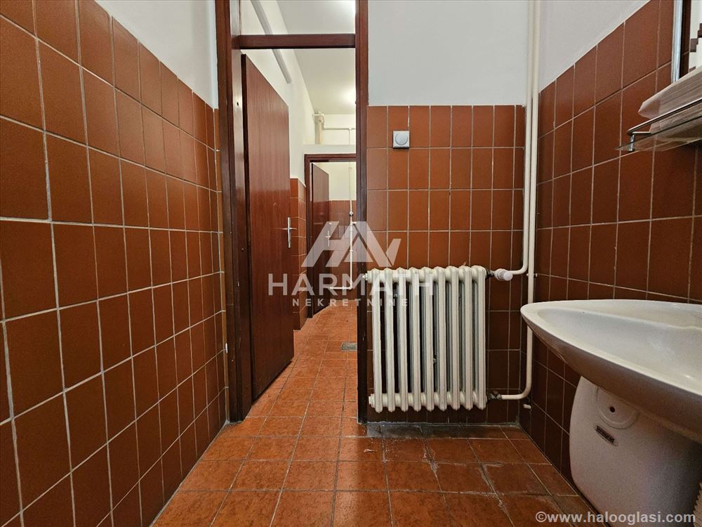 Izdajem poslovni prostor 335m2 u centru grada — fotografija