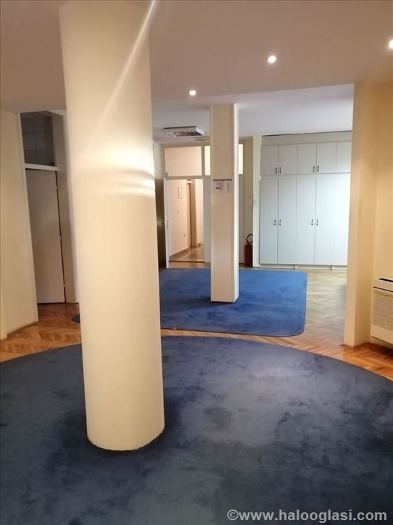 Poslovni prostor u Novom Sadu. Izuzetna lokacija! — fotografija