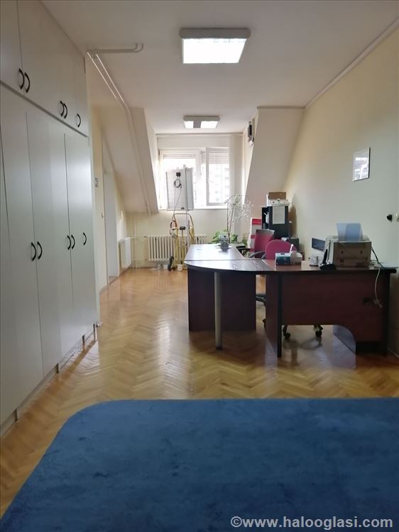Poslovni prostor u Novom Sadu. Izuzetna lokacija! — fotografija