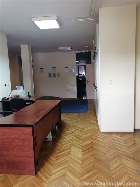 Poslovni prostor u Novom Sadu. Izuzetna lokacija! — fotografija